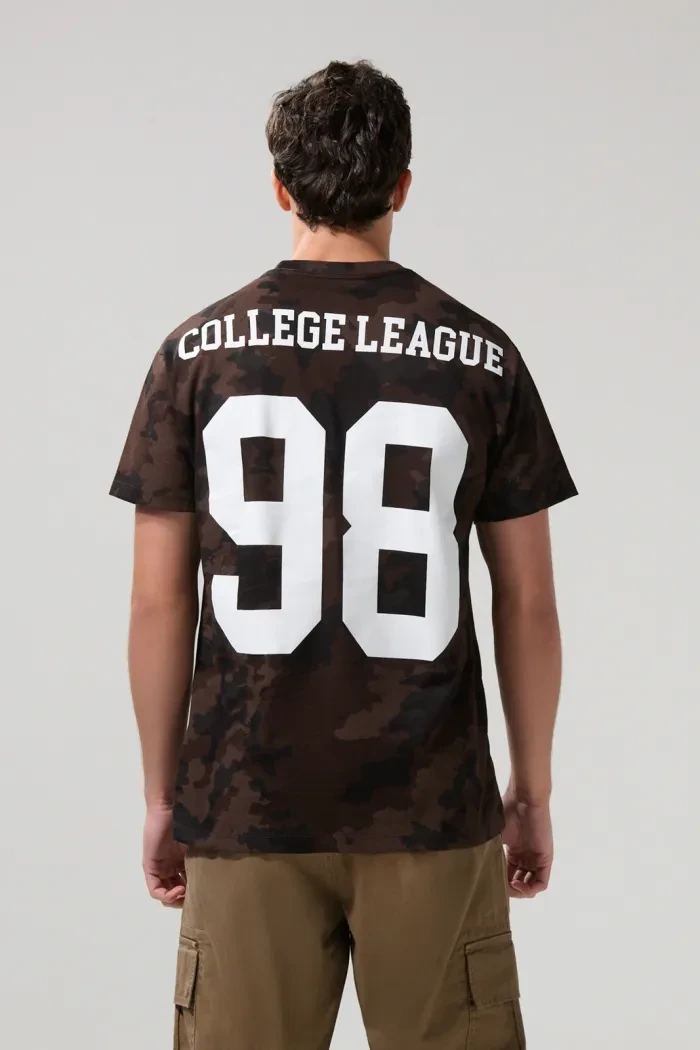 Camiseta café oscura college manga corta en algodón